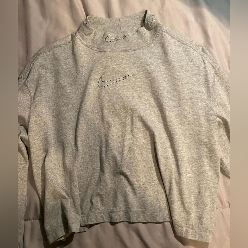 Nike long sleeve shirt size medium